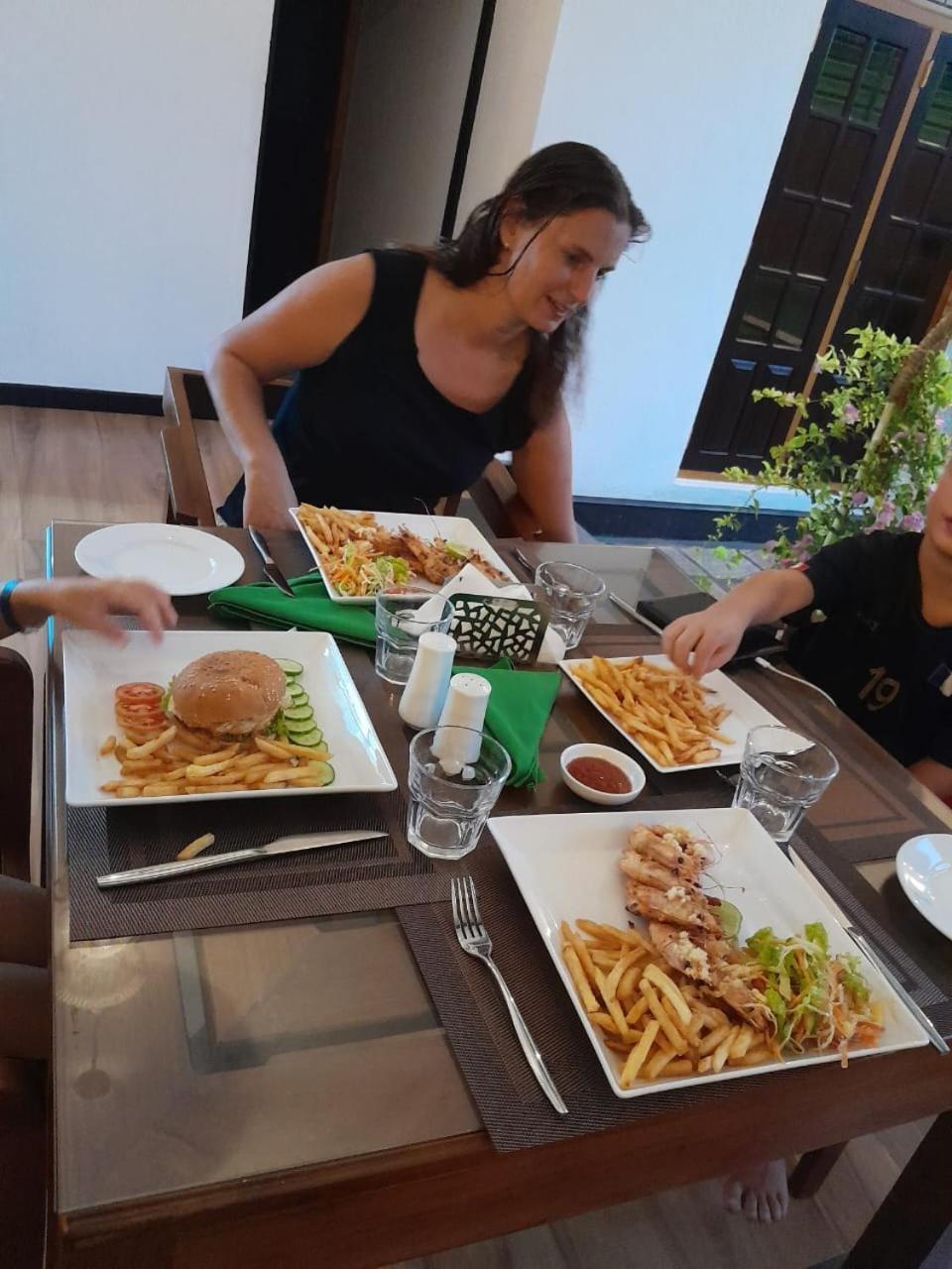 Mama'S Boutique Beach Hotel Negombo Ngoại thất bức ảnh